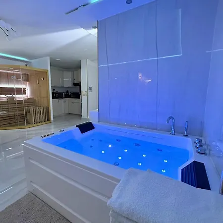 Private With Jacuzzi Sauna And Garden Apartment *