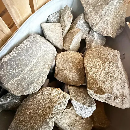 Private With Jacuzzi Sauna And Garden Апартаменты